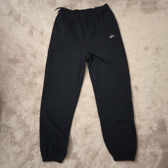 ALO Yoga Accolade Sweatpants - Picture 2 of 7